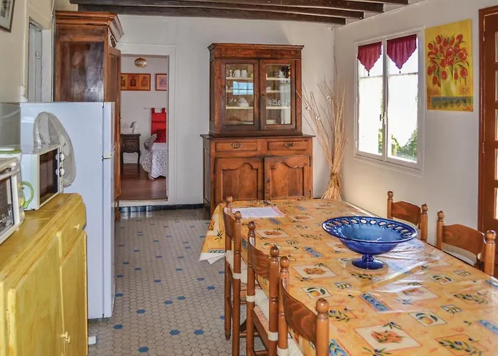 Gorgeous In Capelette Durfort-Lacapelette